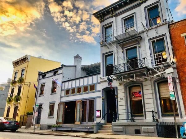 Symphony Hotel & Restaurant